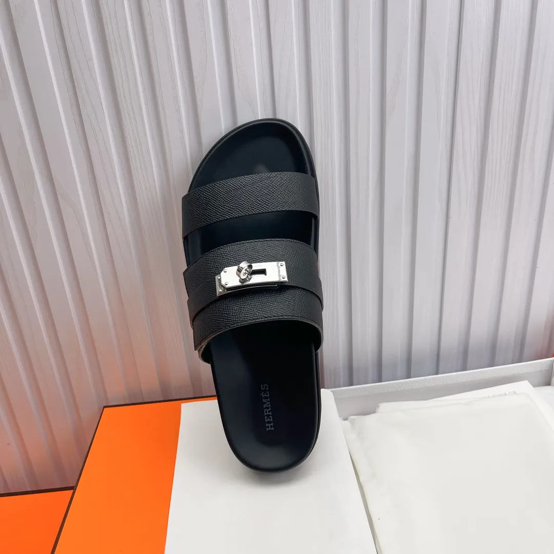 👟👟Ex-factory price 480👟👟 High version of Hermes 🐎The extremely popular couple's second uncle slippers/the latest snake print sandals and slippers, paired with various colorful socks, so trendy!  ———————— Upper: imported cowhide/Lining: imported cowhide Outsole: Tpu non-slip and wear-resistant outsole Female 36-46.